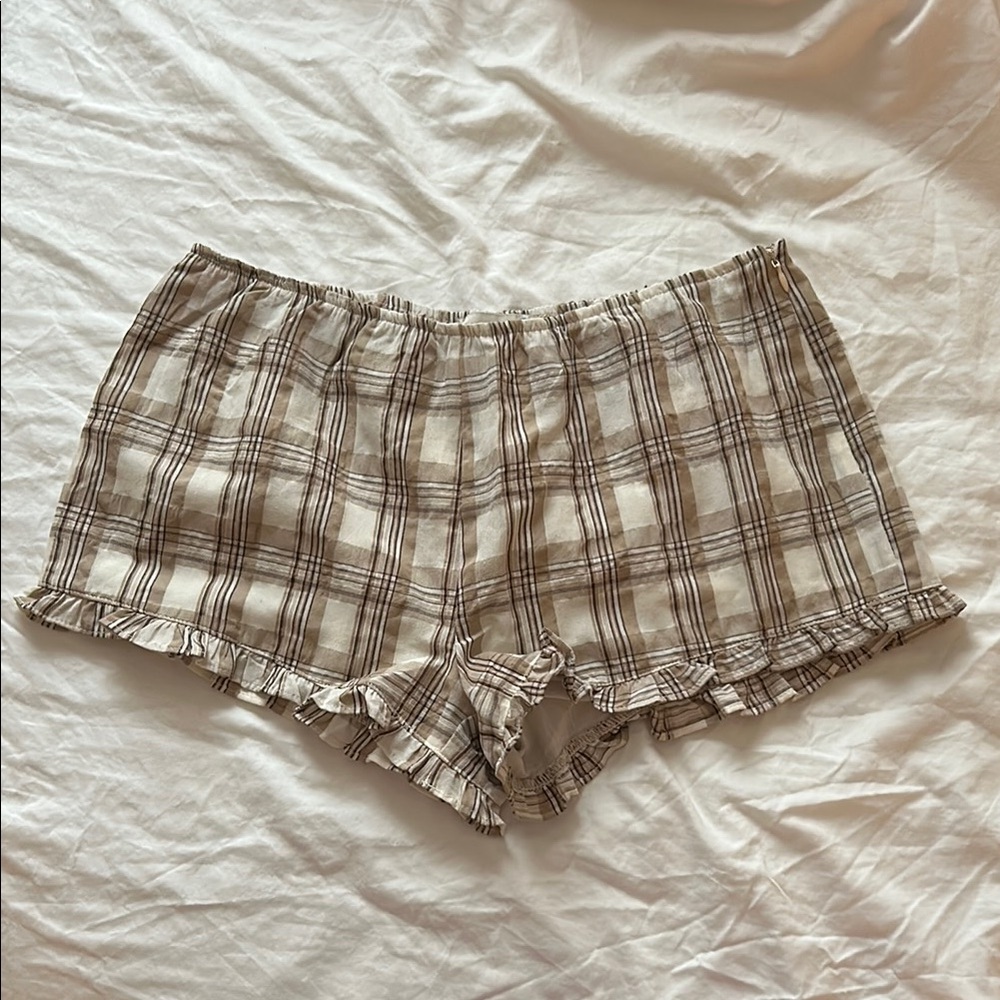 Plaid Ruffle Hem shorts